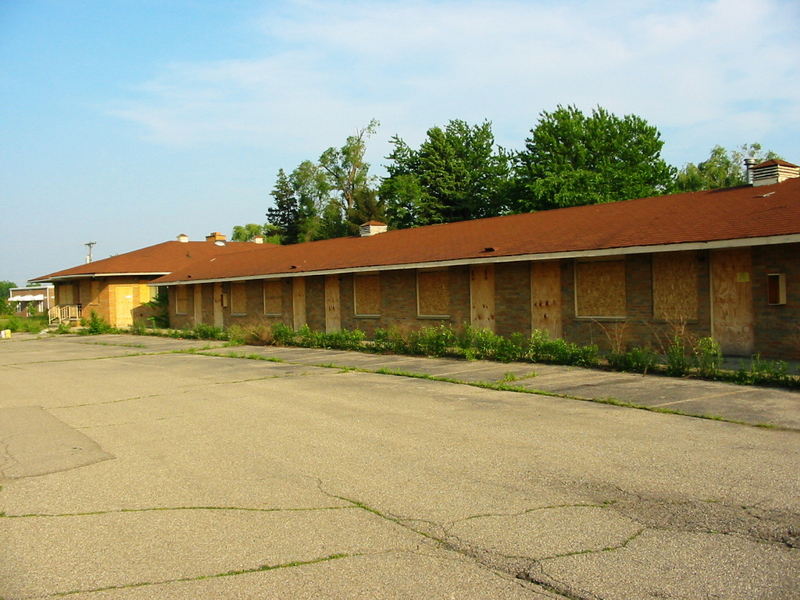 Mayflower Motel and Restaurant (Pilgrims Inn) - June 2002 (newer photo)